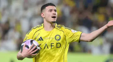 والده يفجر المفاجأة: الحمدان رفض “أوروبا” من أجل عيون النصر!